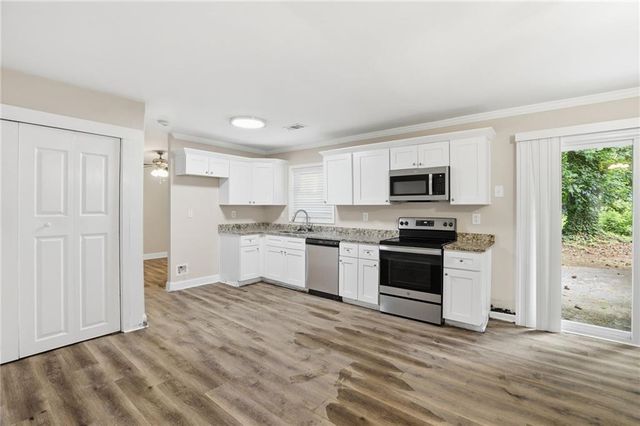 310 Flagstone Drive SW, Atlanta, GA 30331
