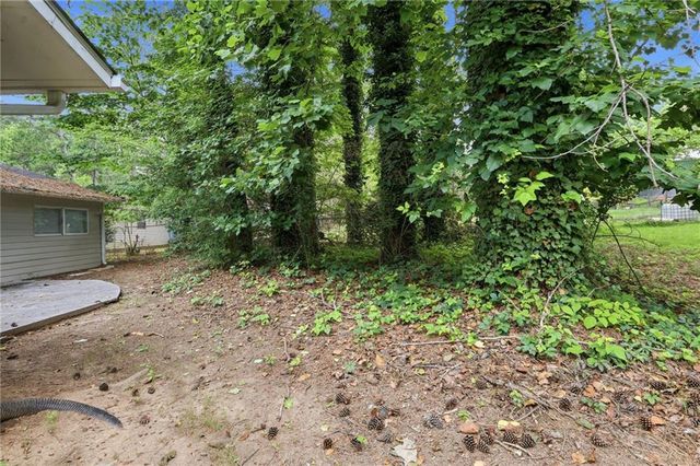 310 Flagstone Drive SW, Atlanta, GA 30331