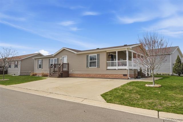 4425 Wynnwood Drive, Howell, MI 48843