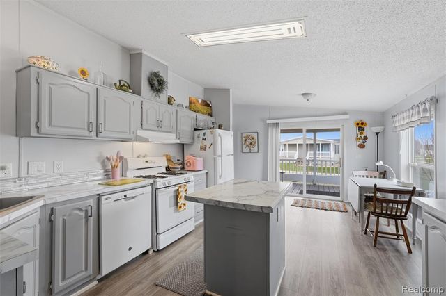 4425 Wynnwood Drive, Howell, MI 48843