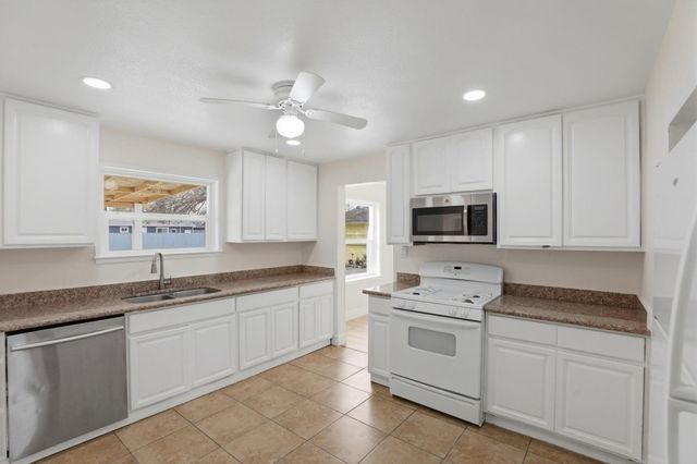 3712 42nd Avenue, Sacramento, CA 95824