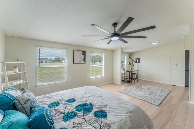 160 Indian TRL, Lockhart, TX 78644