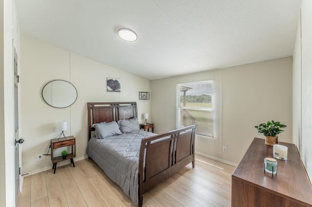 160 Indian TRL, Lockhart, TX 78644