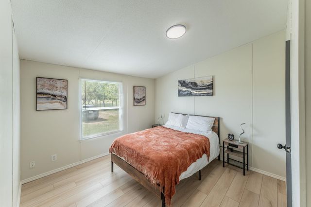 160 Indian TRL, Lockhart, TX 78644