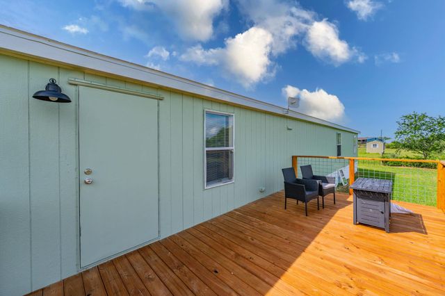 160 Indian TRL, Lockhart, TX 78644