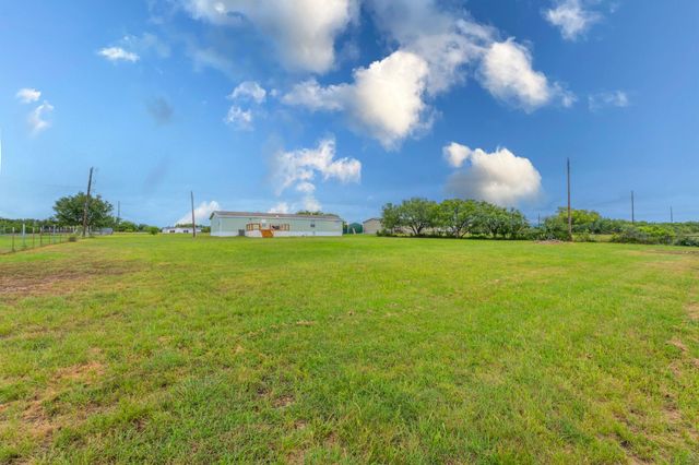 160 Indian TRL, Lockhart, TX 78644