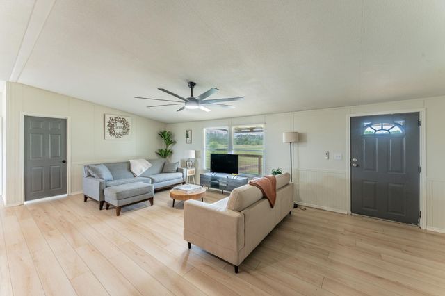 160 Indian TRL, Lockhart, TX 78644