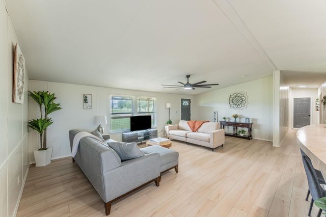 160 Indian TRL, Lockhart, TX 78644