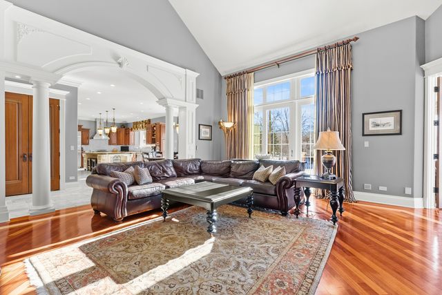 26 Meadow Road, Palos Park, IL 60464