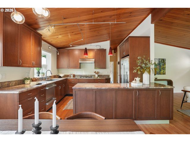 1717 Sw CANBY St, Portland, OR 97219
