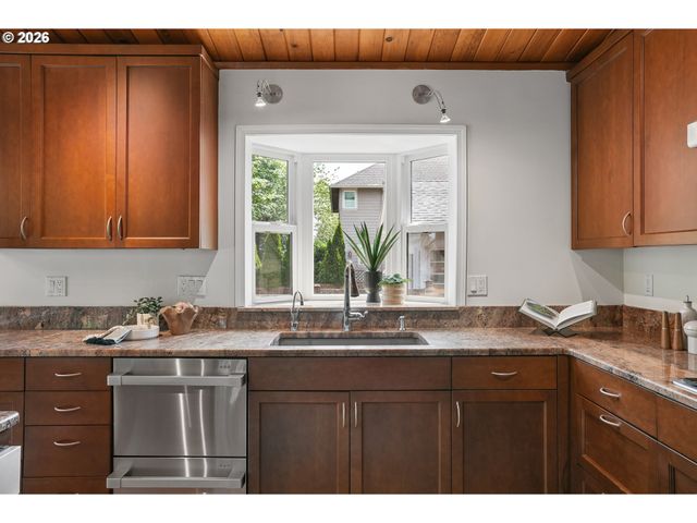 1717 Sw CANBY St, Portland, OR 97219