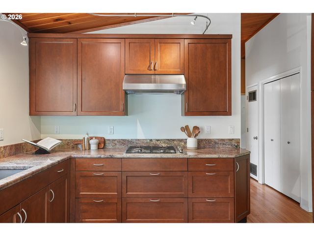 1717 Sw CANBY St, Portland, OR 97219