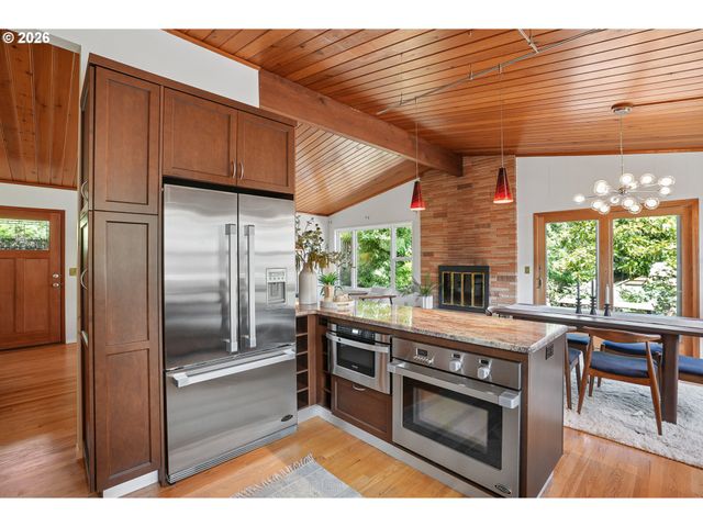 1717 Sw CANBY St, Portland, OR 97219
