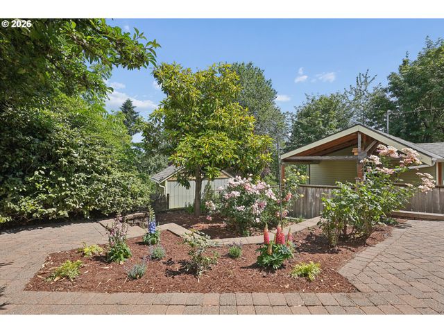 1717 Sw CANBY St, Portland, OR 97219
