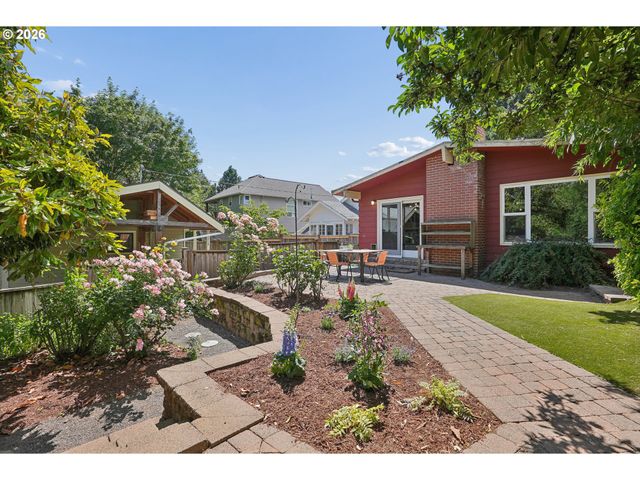 1717 Sw CANBY St, Portland, OR 97219