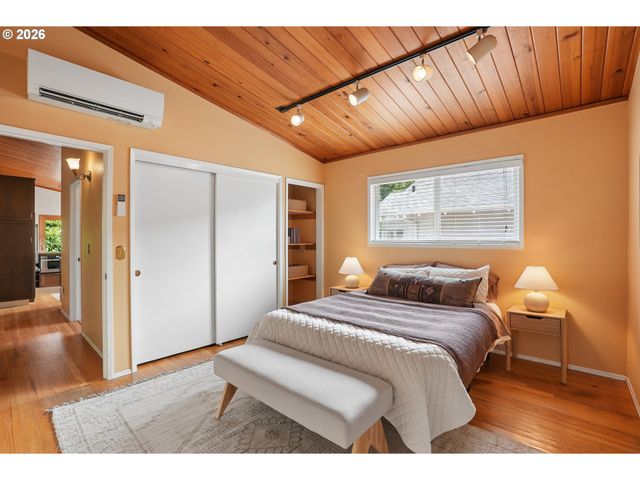 1717 Sw CANBY St, Portland, OR 97219