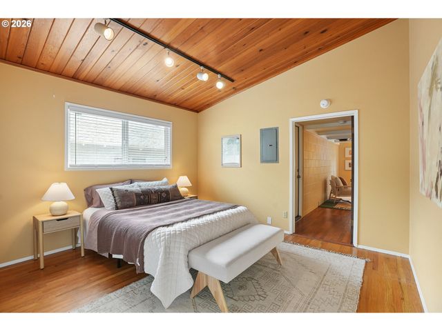 1717 Sw CANBY St, Portland, OR 97219