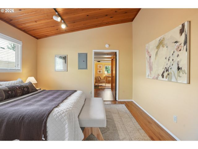 1717 Sw CANBY St, Portland, OR 97219