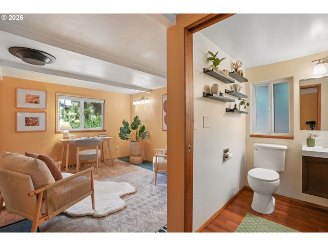 1717 Sw CANBY St, Portland, OR 97219