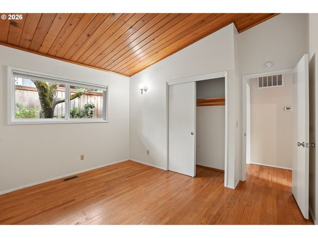 1717 Sw CANBY St, Portland, OR 97219