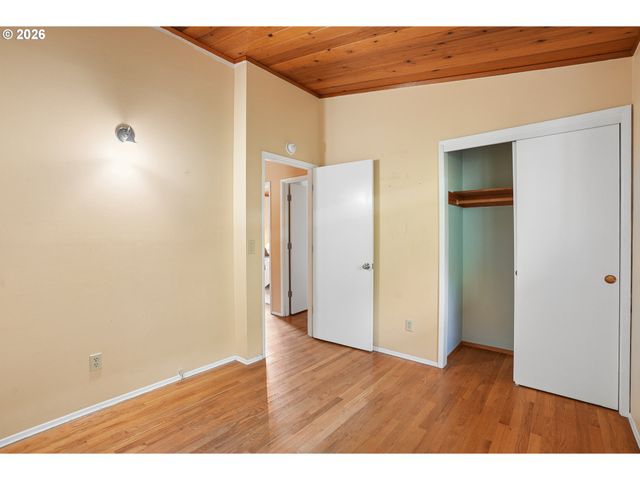 1717 Sw CANBY St, Portland, OR 97219