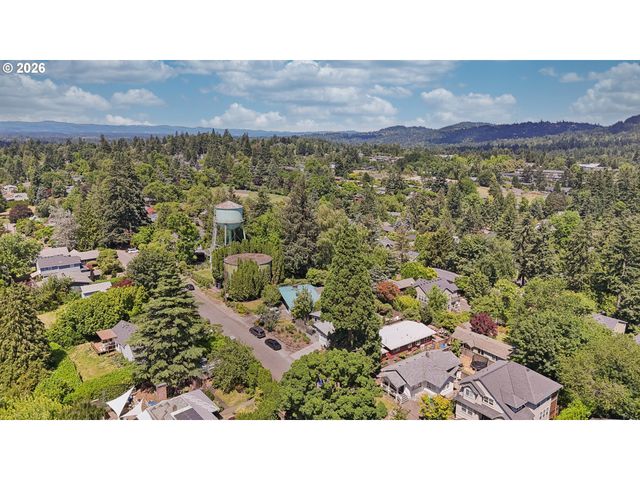 1717 Sw CANBY St, Portland, OR 97219