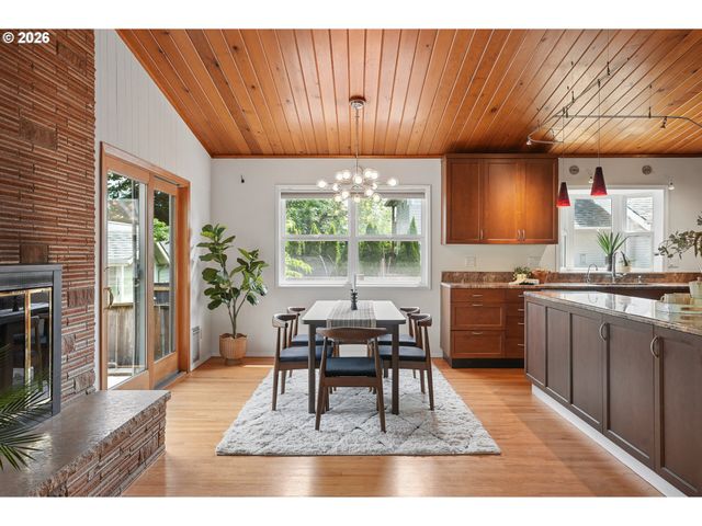 1717 Sw CANBY St, Portland, OR 97219