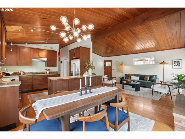 1717 Sw CANBY St, Portland, OR 97219