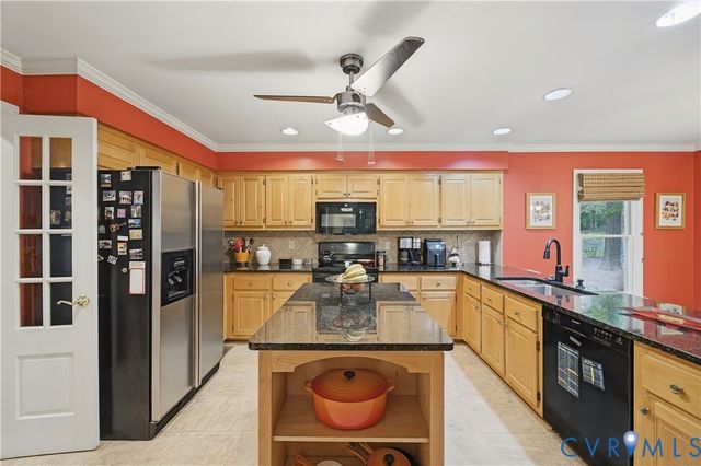 411 Hickory Dr, Manakin Sabot, VA 23103