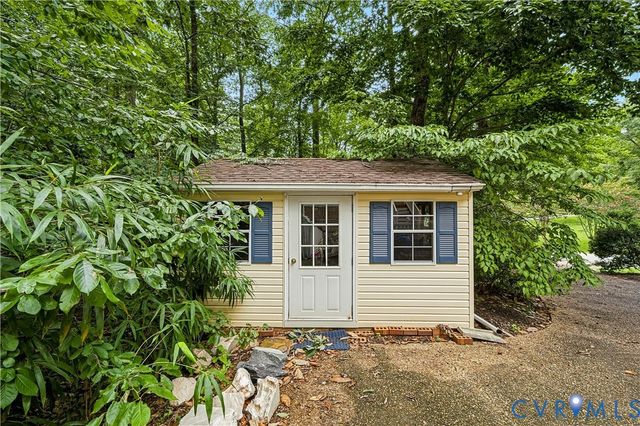 411 Hickory Dr, Manakin Sabot, VA 23103