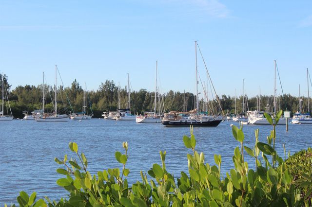 1828 Grey Falcon Circle SW, Vero Beach, FL 32962