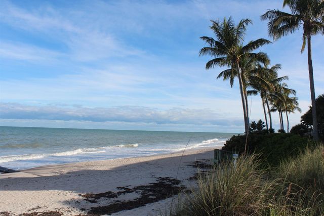 1828 Grey Falcon Circle SW, Vero Beach, FL 32962