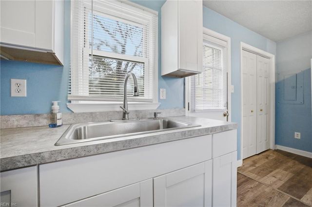 408 Roane DR, Hampton, VA 23669