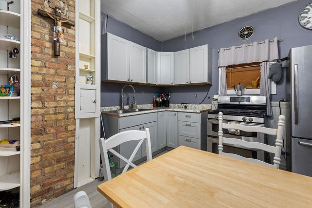 610 Watson Street, Aurora, IL 60505