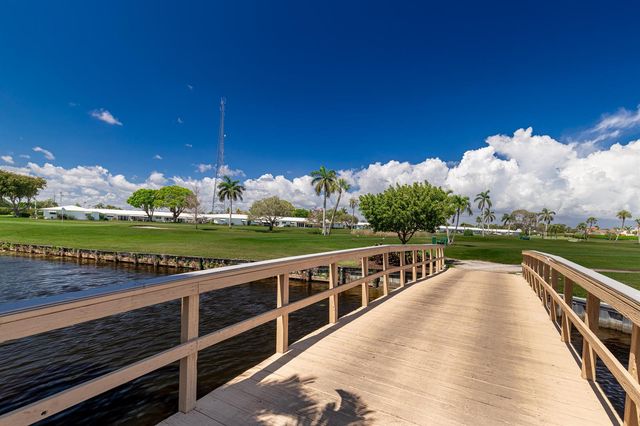 300 SW Golfview Terrace 142, Boynton Beach, FL 33426