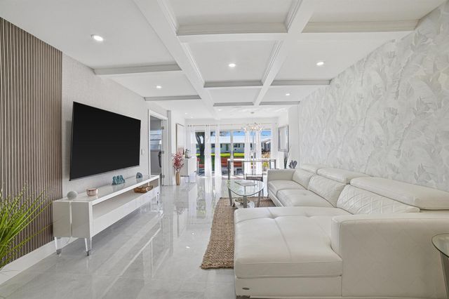 300 SW Golfview Terrace 142, Boynton Beach, FL 33426