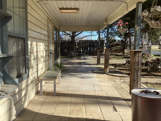 313 SW 6th Street, Grand Prairie, TX 75051