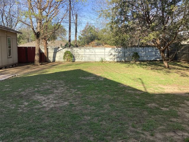 313 SW 6th Street, Grand Prairie, TX 75051