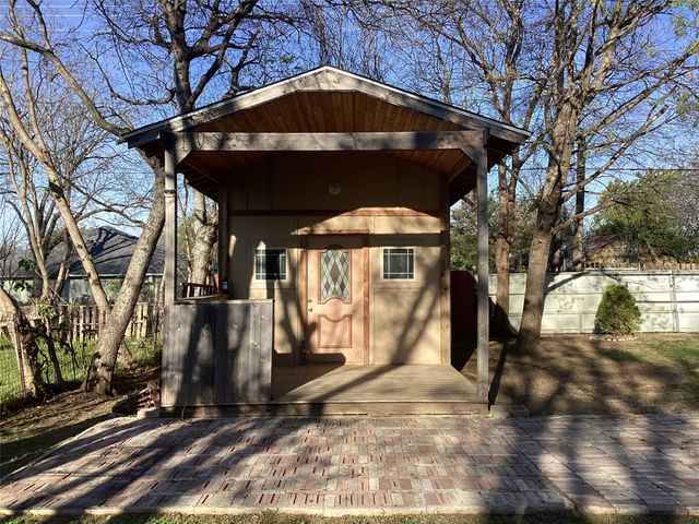 313 SW 6th Street, Grand Prairie, TX 75051