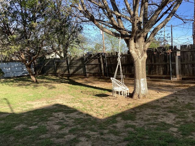 313 SW 6th Street, Grand Prairie, TX 75051