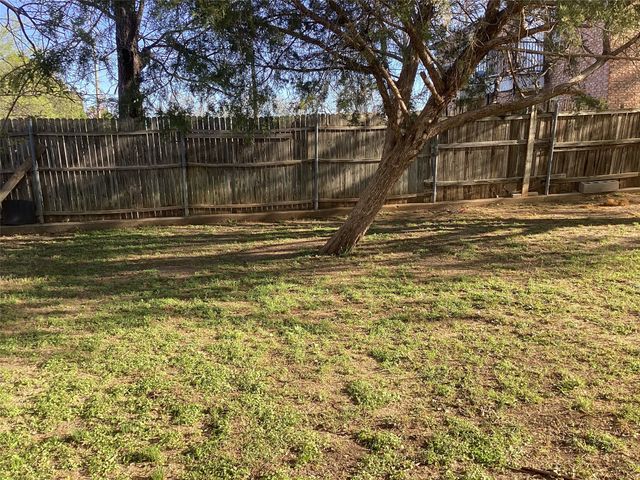 313 SW 6th Street, Grand Prairie, TX 75051