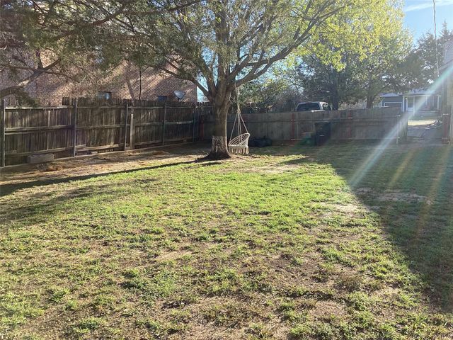 313 SW 6th Street, Grand Prairie, TX 75051