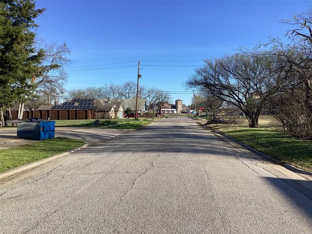 313 SW 6th Street, Grand Prairie, TX 75051