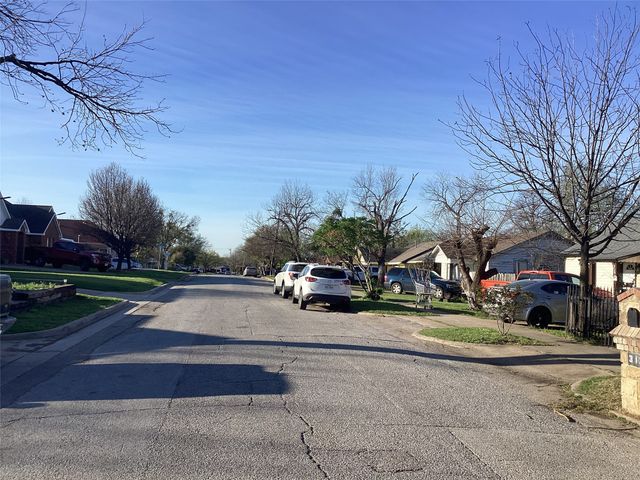 313 SW 6th Street, Grand Prairie, TX 75051