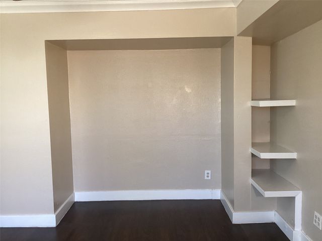 313 SW 6th Street, Grand Prairie, TX 75051