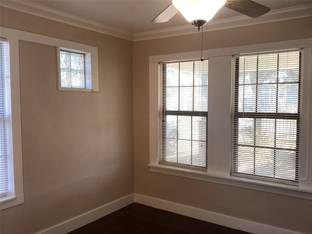 313 SW 6th Street, Grand Prairie, TX 75051