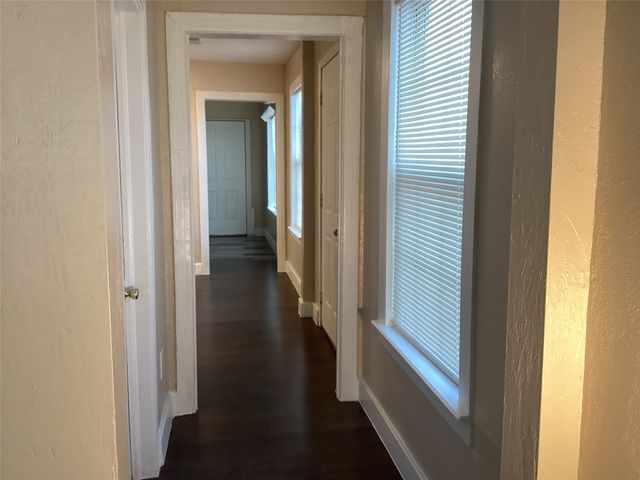 313 SW 6th Street, Grand Prairie, TX 75051