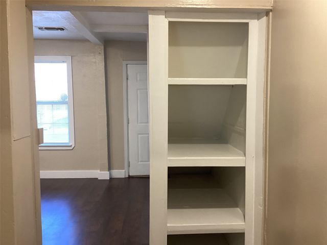 313 SW 6th Street, Grand Prairie, TX 75051