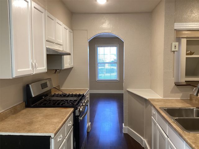 313 SW 6th Street, Grand Prairie, TX 75051