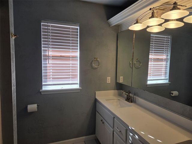 9401 Buttonfield Avenue, Moore, OK 73160